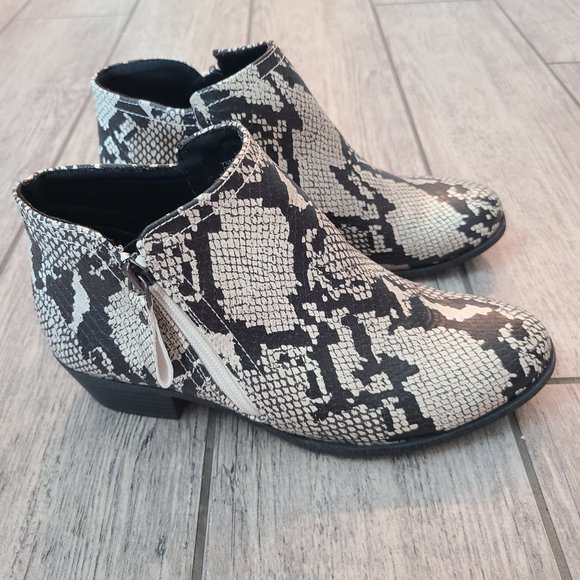 Arizona Jean Co. women's Galen ankle booties memory foam beige & black size 7.5 - Picture 3 of 13